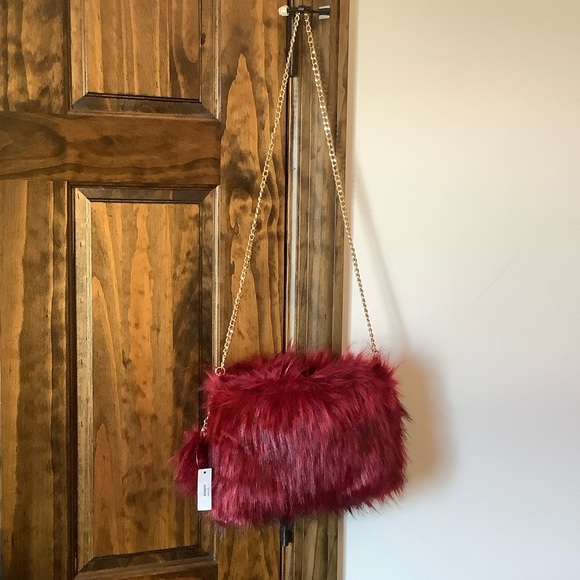 Jennifer K  Company Handbags - Elegant Burgundy Faux Fur Crossbody Bag